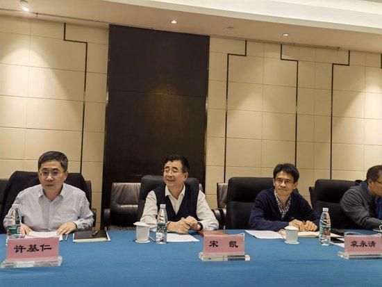 《黑镜》第六季发海报将于6.CP走向成谜？