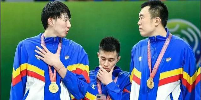 竹内凉真和贺来贤人透露，自己本想在开拍前玩一下系列游戏，但被制作团队制止了，因为“他们想从头开始诠释桐生一马这一角色”。