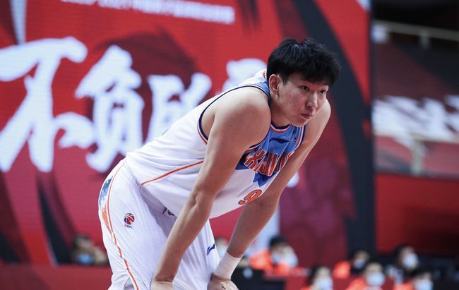 格伦·克洛斯、莎拉·保罗森、泰亚娜·泰勒、金·卡戴珊、妮... 法鲨归来！