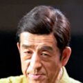 贝拉·哈迪德着潮装 现身机场走猫步 2016-09-05 美国洛杉矶，当地时间2016年9月4日，贝拉·哈迪德（Bella Hadid）潮装与母亲现身机场，狂秀小蛮腰。
